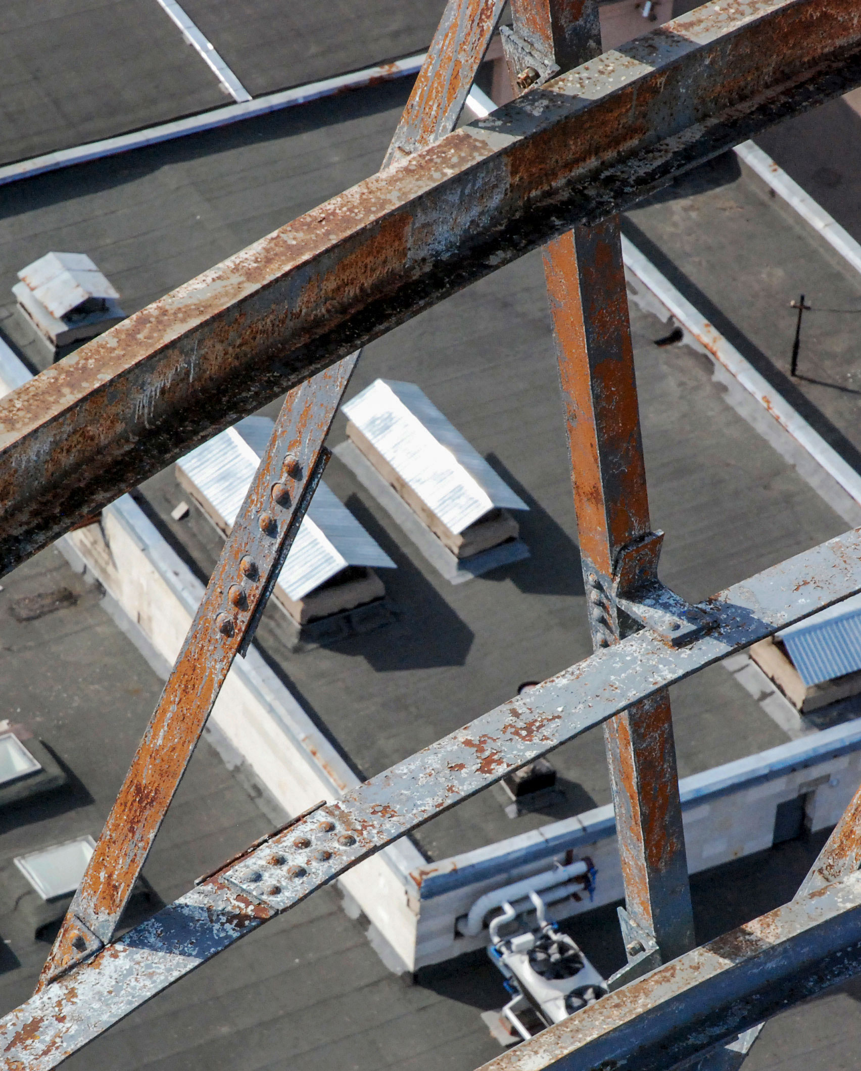 Corrosion des anneaux du troisième segment, ajoutés pour renforcer la structure dans les années 1970. Seul l’anneau du milieu est d’origine. (Institut für Bauforschung und Denkmalpflege, EPFZ)