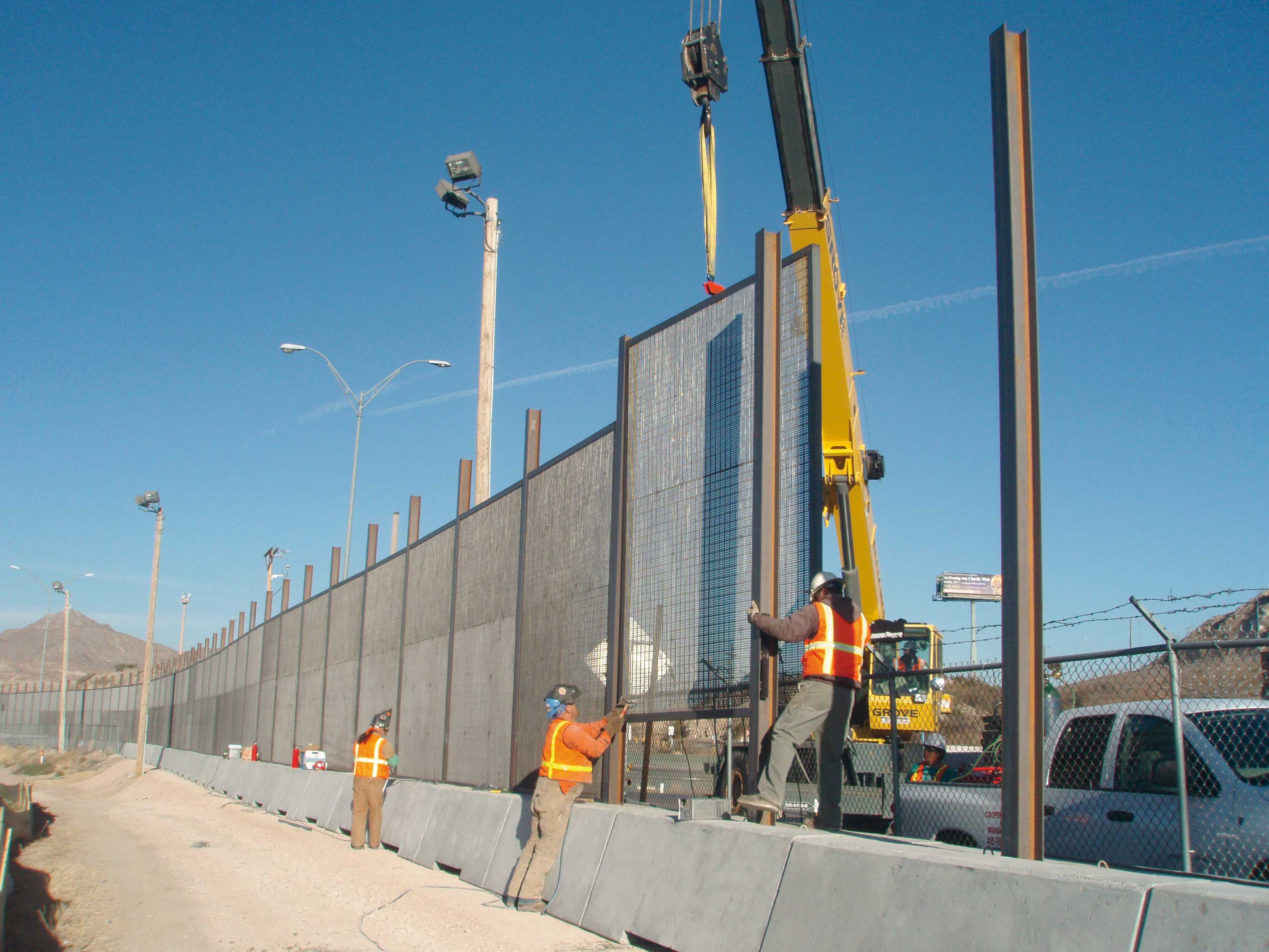 Progression de la construction du mur à El Paso, Texas