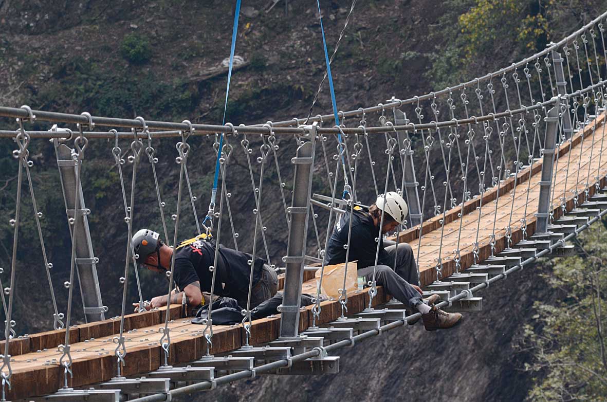 Montage de la passerelle de Carasc