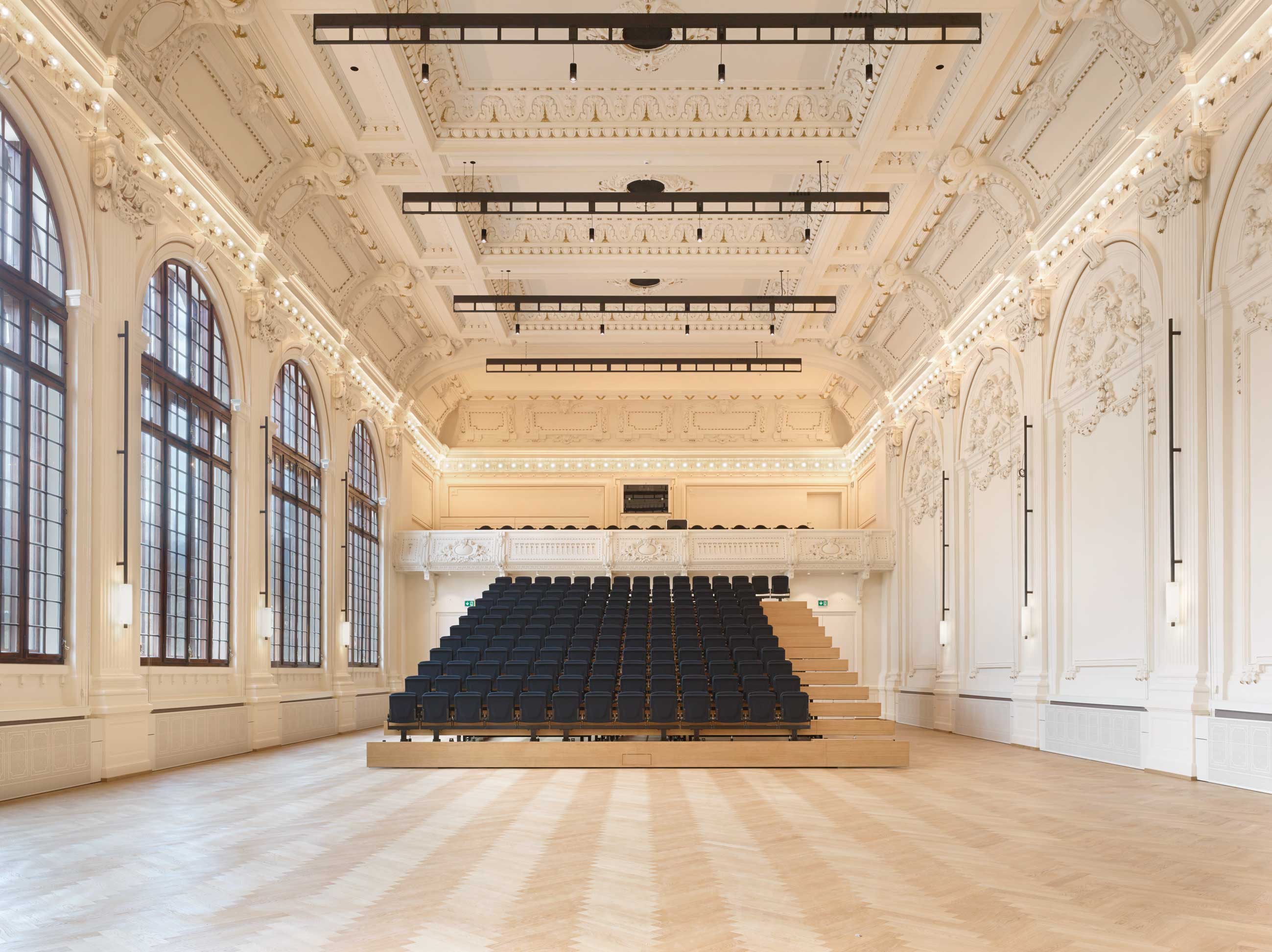 Les gradins télescopiques déployés