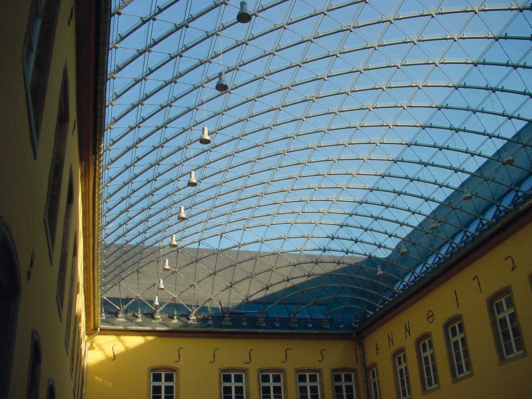 Vue intérieure de la verrière de l’abbaye de Neumunster au Luxembourg. Conception et ingénierie RFR (fourni par les auteurs)