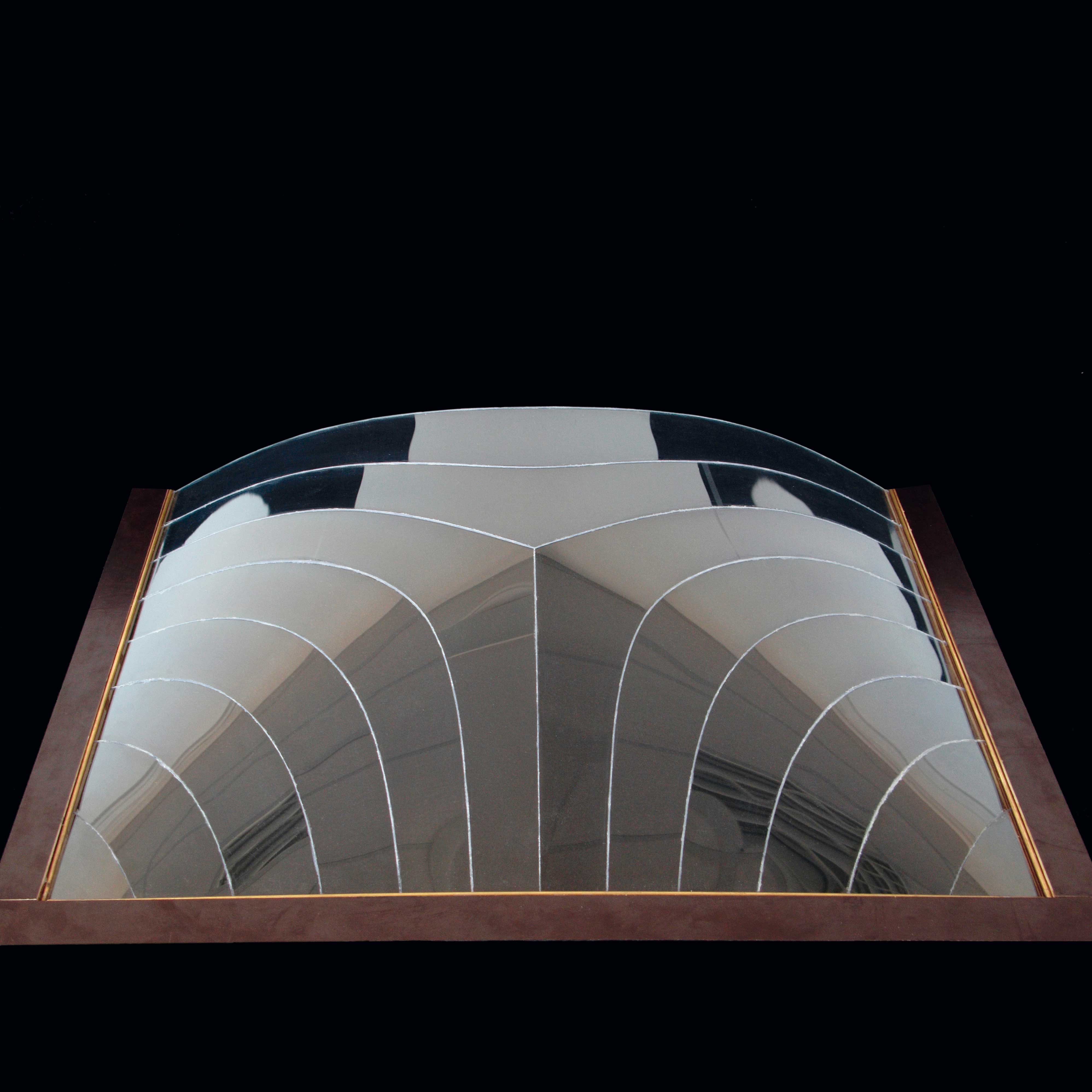 Maquette du projet avec les bandes développables découpées à plat et mises en œuvre par ­fléchissement (fourni par les auteurs)