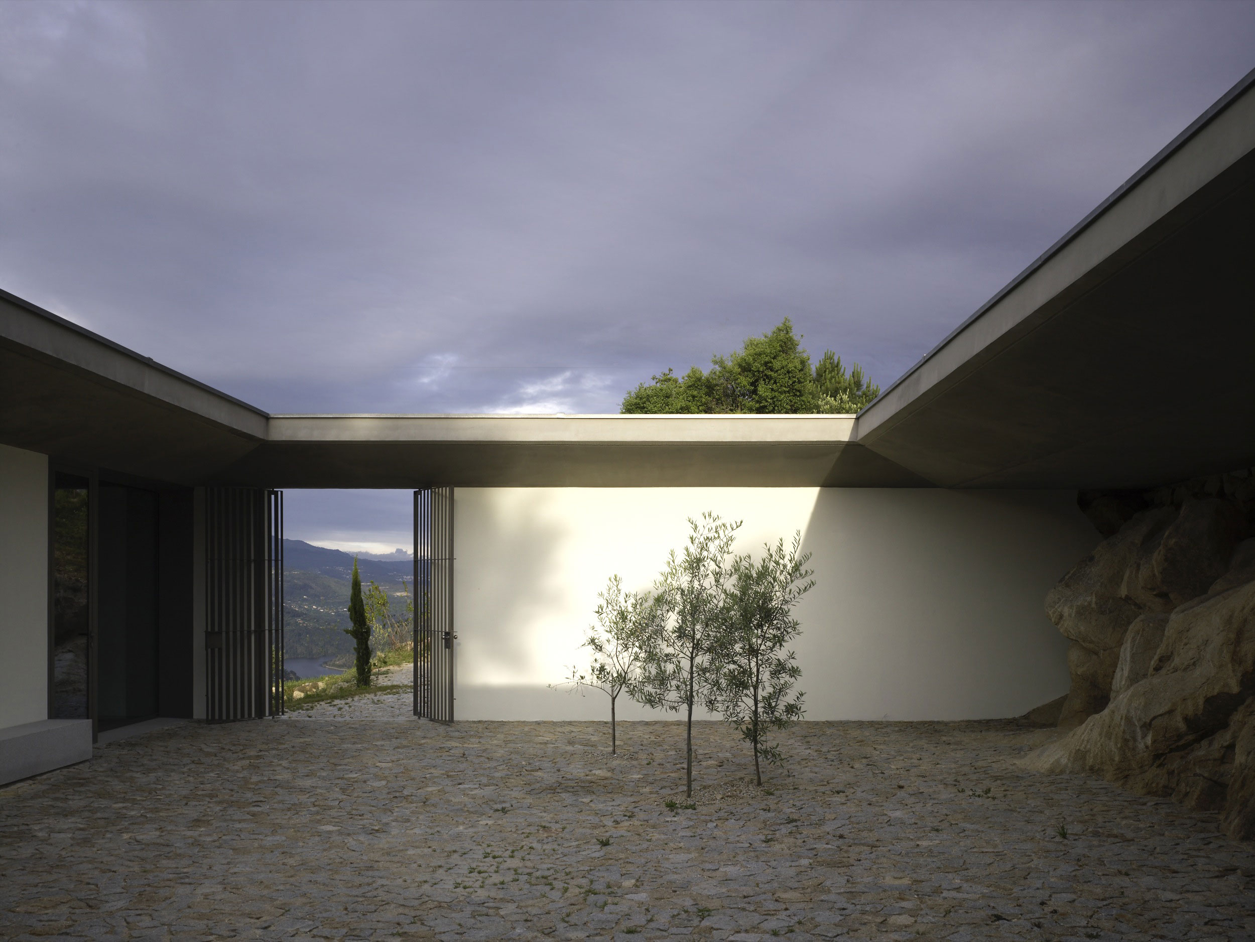 José Paulo Dos Santos, Casa No Monte das Alosas, Covela, Portugal, 2008 José Paulo Dos Santos, Casa No Monte das Alosas, Covela, Portugal, 2008