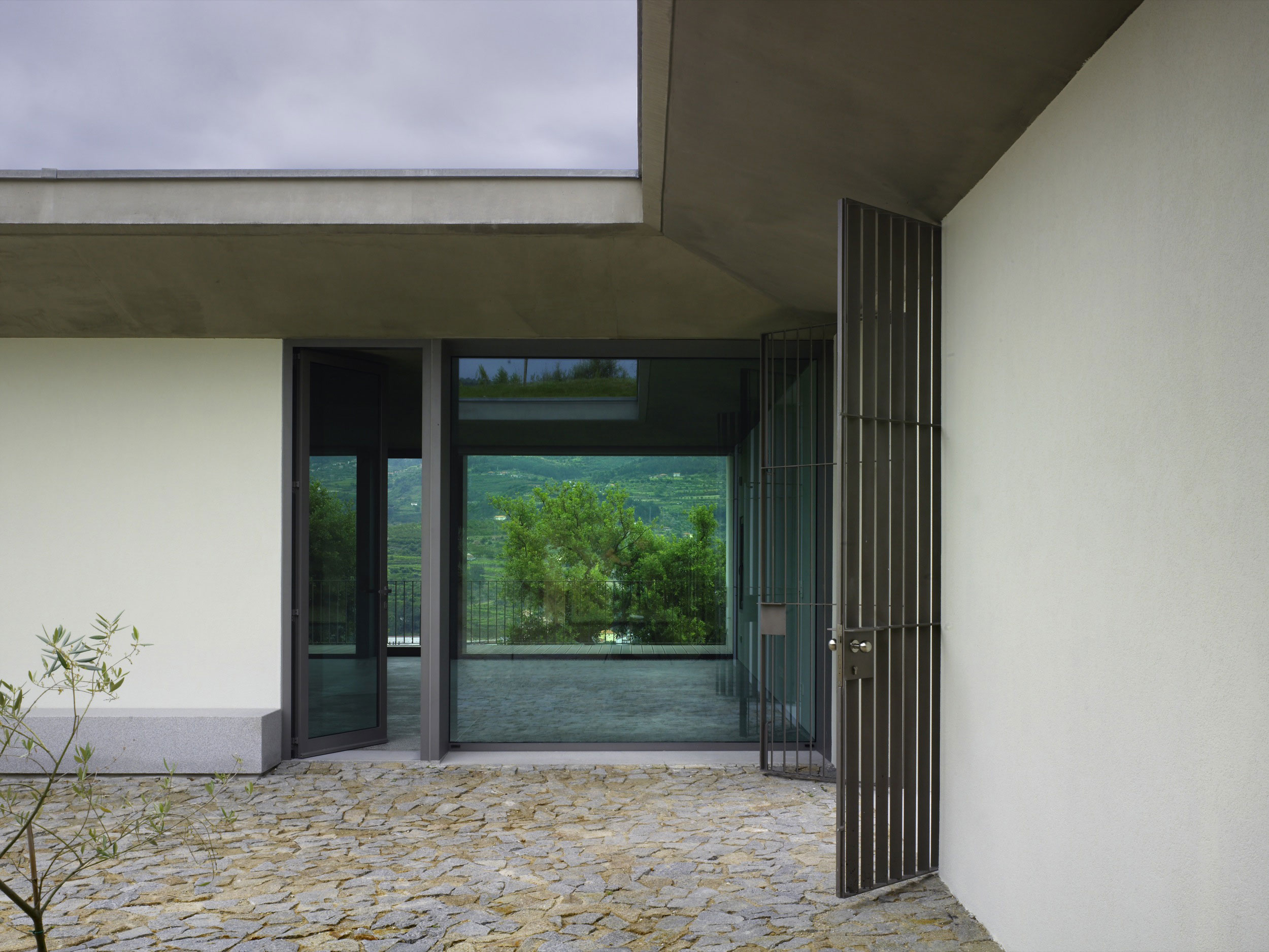 José Paulo Dos Santos, Casa No Monte das Alosas, Covela, Portugal, 2008 José Paulo Dos Santos, Casa No Monte das Alosas, Covela, Portugal, 2008
