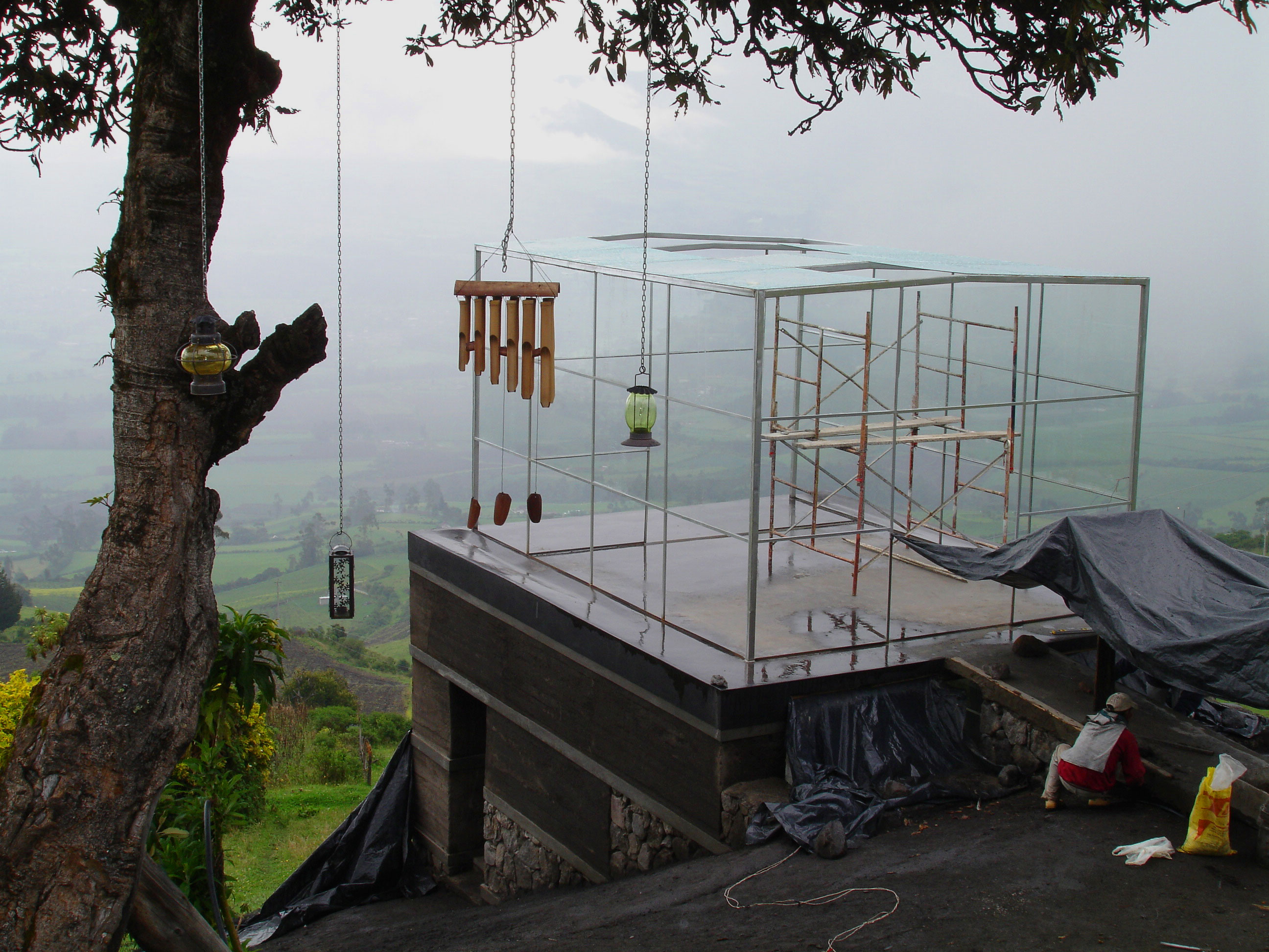 AL BORDE, Greenhouse Atelier Machachi, Ecuador, 2006 (� Pascual Gangotena) AL BORDE, Greenhouse Atelier Machachi, Ecuador, 2006 (� Pascual Gangotena)