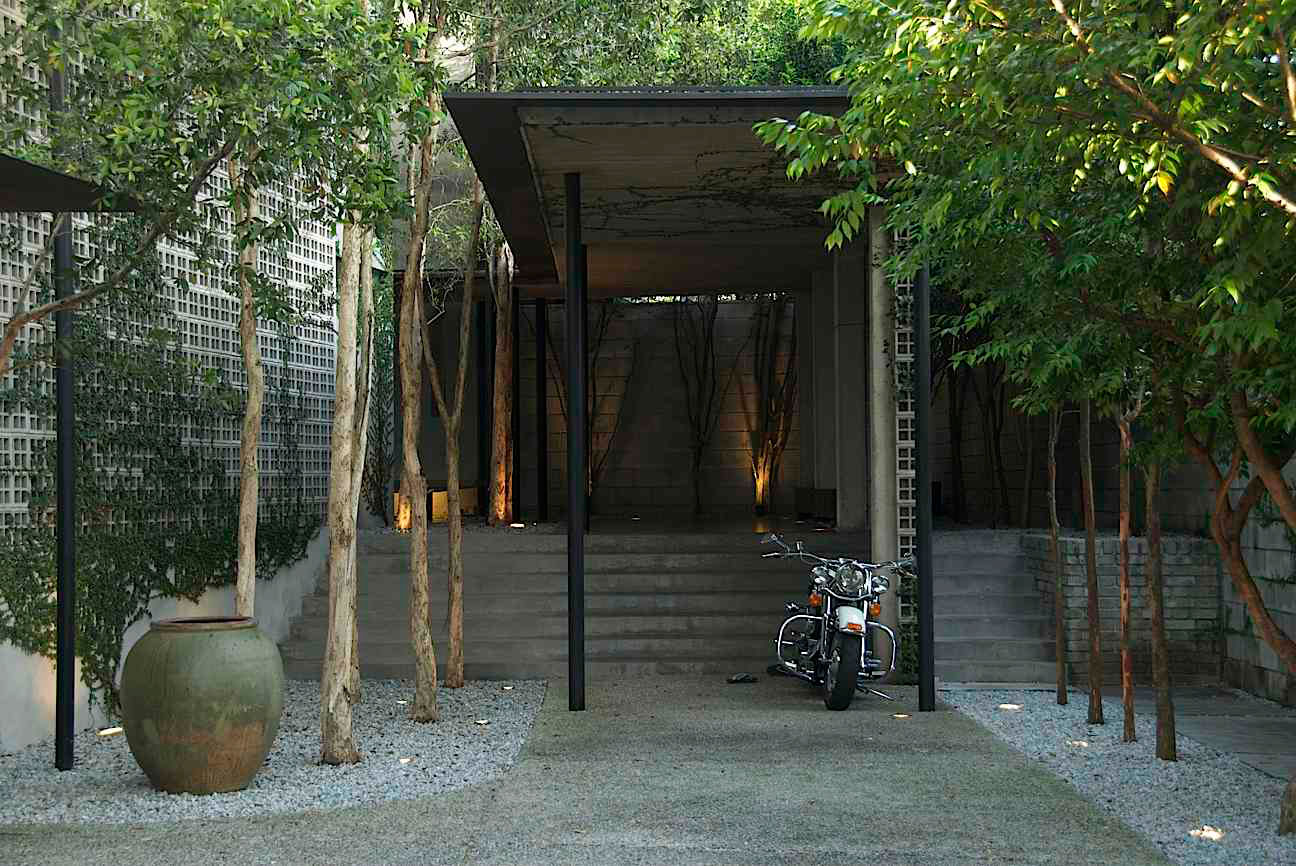 Kevin Mark Low, smallprojects, Safari roof house Kuala Lumpur, Malaysia, 2003-2005, (� Kevin Low) Kevin Mark Low, smallprojects, Safari roof house Kuala Lumpur, Malaysia, 2003-2005, (� Kevin Low)