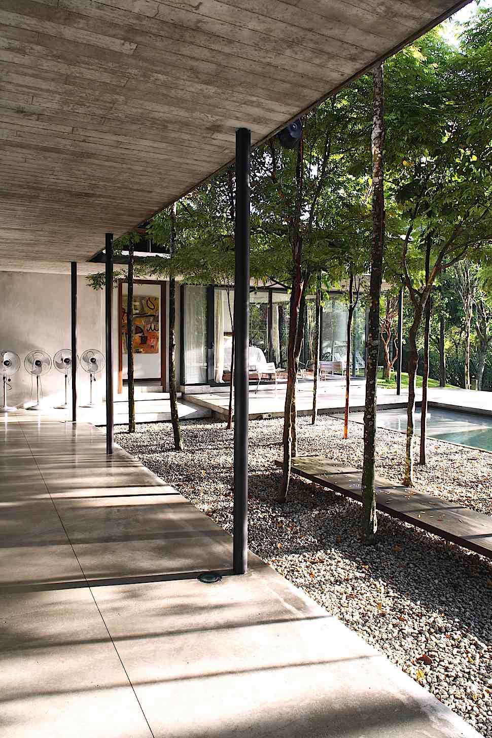 Kevin Mark Low, smallprojects, Safari roof house Kuala Lumpur, Malaysia, 2003-2005, (� Grazia Branco) Kevin Mark Low, smallprojects, Safari roof house Kuala Lumpur, Malaysia, 2003-2005, (� Grazia Branco)