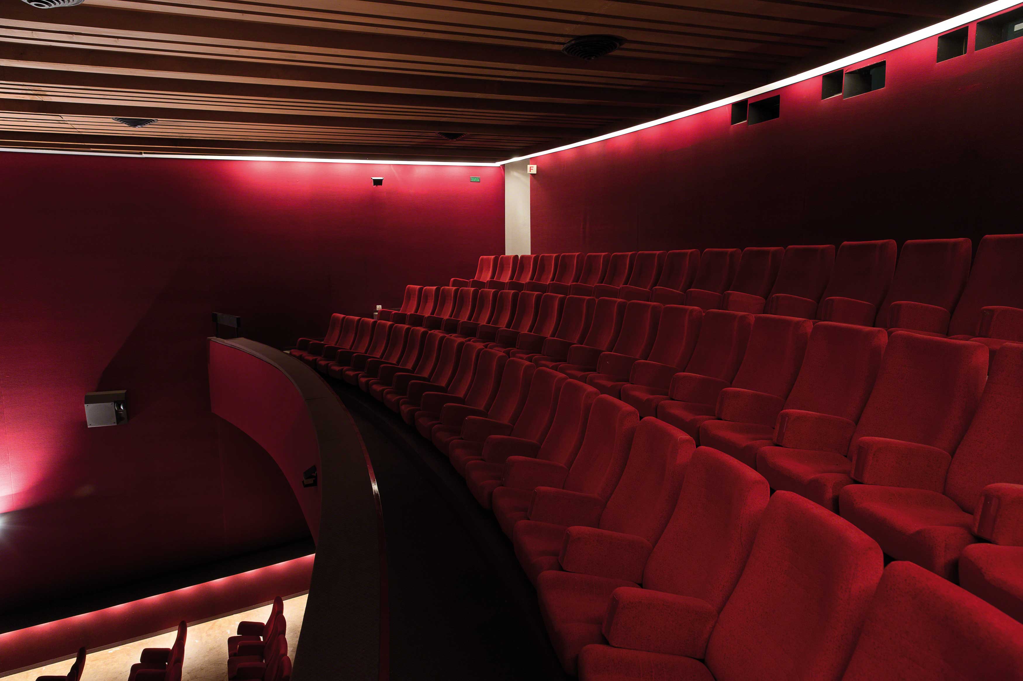 Vue du Cinérama Empire en phase de réhabilitation, janvier 2015