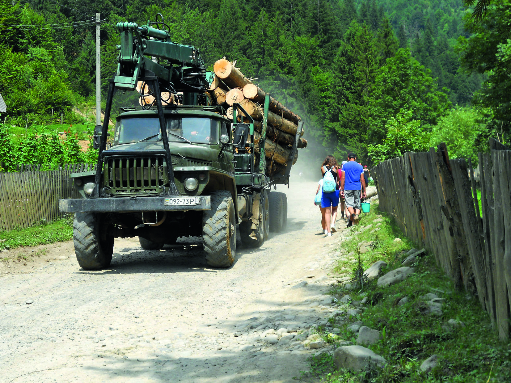 Holztransport in den Karpaten (Foto: Lukas Denzler)