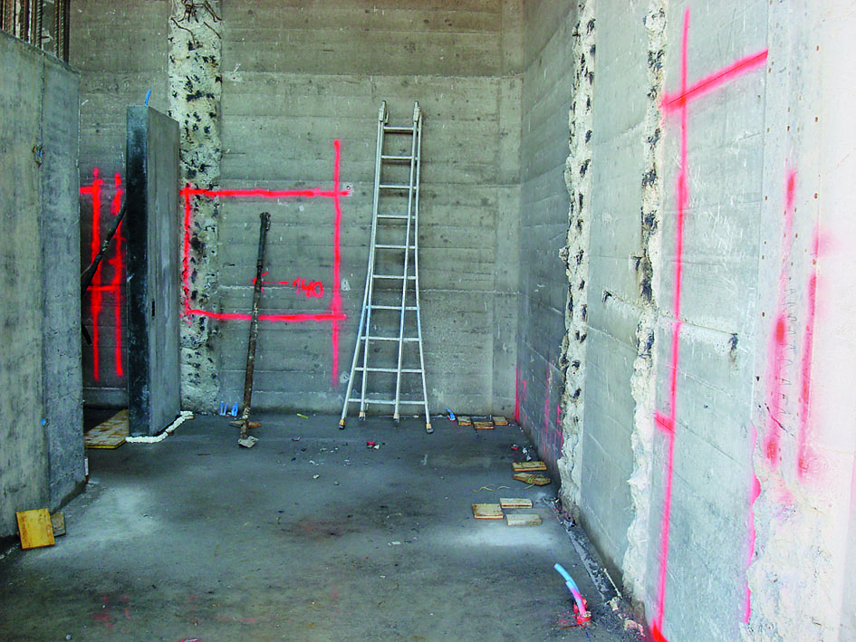 Das Bild zeigt die Markierungen der künftigen Aussparungen des Schachtes (Foto: Berchtold?+?Eicher)