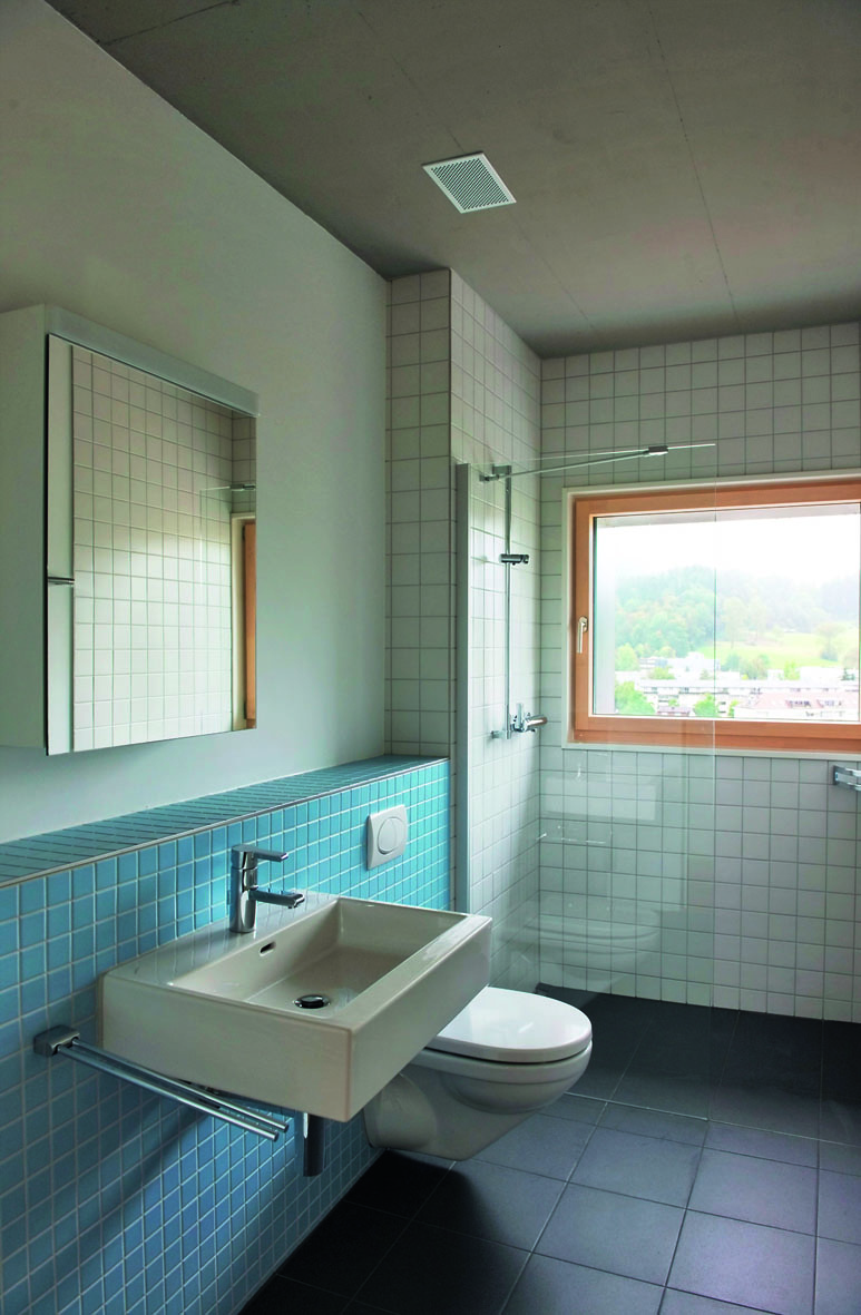 Die Nasszellen sind mit einfachen keramischen Platten ausgestattet (Foto: cehphotographer)