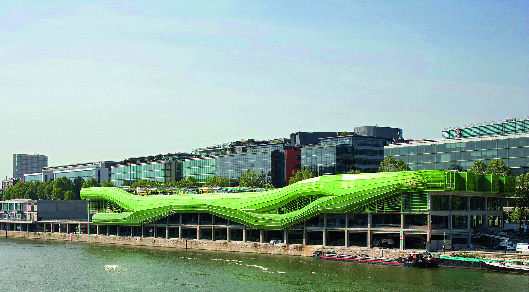 Grüne Metallstruktur an den Docks en Seine (Foto: N. Borel?/?Jakob+MacFarlane)