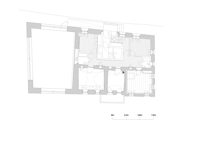 Grundriss EG. Links im Plan der ehemalige Heustall, an der Südseite von links nach rechts Küche (ehem. Chamineda), Wohnraum (ehem. Chadafö) und Stube (Stüva)