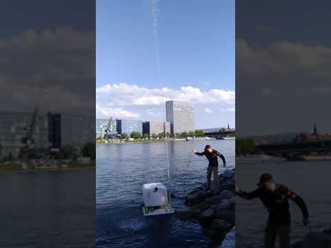 Preview image for the video "Architekturwoche Basel: «Temporäre Aufwertung der neuen Rheinpromenade durch sehr hohe Fontäne» ".