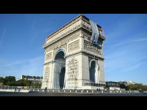 Preview image for the video "Wrapping of Paris's Arc de Triomphe in fabric begins, a tribute to late artist Christo".