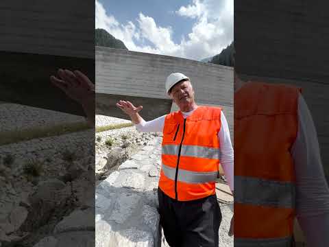 Preview image for the video "Wiederaufbau Bondo: Jürg Conzett erklärt die Brücke Punt (August 2023 )".