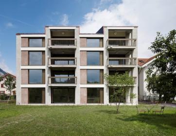 Anerkennung: Mehrfamilienhaus La Contenta in Domat/Ems von Aita Flury, Zürich, 2015 Anerkennung: Mehrfamilienhaus La Contenta in Domat/Ems von Aita Flury, Zürich, 2015