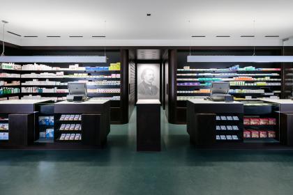 Kategorie: Shopbeleuchtung | Löwen Apotheke, Neuruppin | Conceptlicht GmbH Kategorie: Shopbeleuchtung | Löwen Apotheke, Neuruppin | Conceptlicht GmbH