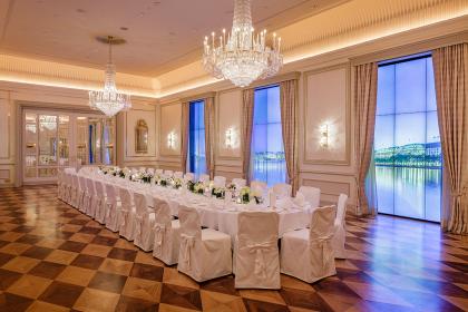 Kategorie: Hotel / Gastronomie | Fairmont Hotel Vier Jahreszeiten – große und kleine Festsäle | Peter Andres Beratende Ingenieure für Lichtplanung GbR Kategorie: Hotel / Gastronomie | Fairmont Hotel Vier Jahreszeiten – große und kleine Festsäle | Peter Andres Beratende Ingenieure für Lichtplanung GbR