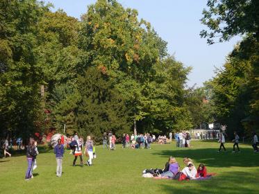 IBA_KANDIDAT #065 Bewegen und Lernen – Neubau an der Elisabeth-von-Thadden-Schule Heidelberg | Klostergasse 2-4 | 69123 Heidelberg • Die Elisabeth-von-Thadden-Schule baut eine neue Sporthalle mit Lernräumen für ihr Mittelstufenkonzept im Stadtteil Wieblingen. Gemeinsam mit der IBA arbeitet das traditionsreiche Gymnasium an einer anspruchsvollen Architektur des Lernorts mit einem offenen Angebot für den Stadtteil. IBA_KANDIDAT #065 Bewegen und Lernen – Neubau an der Elisabeth-von-Thadden-Schule Heidelberg | Klostergasse 2-4 | 69123 Heidelberg • Die Elisabeth-von-Thadden-Schule baut eine neue Sporthalle mit Lernräumen für ihr Mittelstufenkonzept im Stadtteil Wieblingen. Gemeinsam mit der IBA arbeitet das traditionsreiche Gymnasium an einer anspruchsvollen Architektur des Lernorts mit einem offenen Angebot für den Stadtteil.