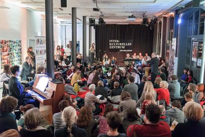 IBA_KANDIDAT #031 International Welcome Center | Bergheimer Str. 147 | 69115 Heidelberg • Den Grundstein für eine neue Willkommenskultur in Heidelberg bildet das gemeinsame Haus des Interkulturellen Zentrums und der Heidelberger Ausländerbehörde: Es verbindet Serviceleistungen der Verwaltung mit einer interkulturellen Begegnungsstätte, die gemeinsam mit der IBA zu einem Leuchtturmprojekt über Bergheim hinaus weiterentwickelt werden soll. IBA_KANDIDAT #031 International Welcome Center | Bergheimer Str. 147 | 69115 Heidelberg • Den Grundstein für eine neue Willkommenskultur in Heidelberg bildet das gemeinsame Haus des Interkulturellen Zentrums und der Heidelberger Ausländerbehörde: Es verbindet Serviceleistungen der Verwaltung mit einer interkulturellen Begegnungsstätte, die gemeinsam mit der IBA zu einem Leuchtturmprojekt über Bergheim hinaus weiterentwickelt werden soll.