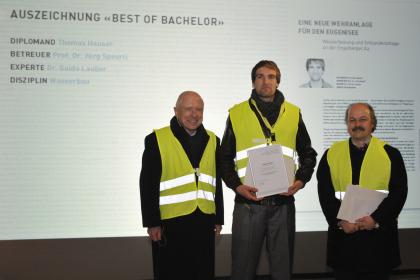 hsr, Rapperswil: Fachschaftsleiter Prof. Dr. Anton Steurer, Sieger Thomas Hauser, Studiengangsleiter Prof. Dr. Jürg Speerli (Foto: Uwe W. hsr, Rapperswil: Fachschaftsleiter Prof. Dr. Anton Steurer, Sieger Thomas Hauser, Studiengangsleiter Prof. Dr. Jürg Speerli (Foto: Uwe W.