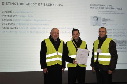 eia-fr, Fribourg: Fachschaftsleiter Prof. Dr. Anton Steurer, Sieger Lorenz Niklaus Hemmerle, Studiengangsleiter Prof. Alain Rime (Foto: Uwe W. Beier) eia-fr, Fribourg: Fachschaftsleiter Prof. Dr. Anton Steurer, Sieger Lorenz Niklaus Hemmerle, Studiengangsleiter Prof. Alain Rime (Foto: Uwe W. Beier)