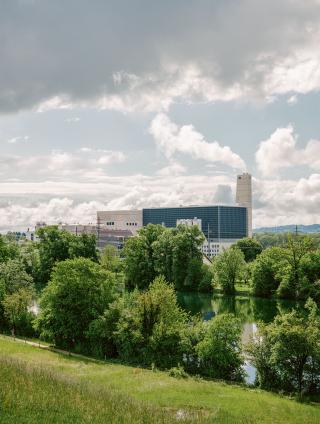 Energiezentrale kenova, Ansicht in der Landschaft