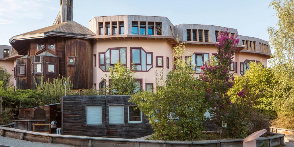 Steiner Architektur 建築 Topografische Krönung der Rudolf-Steiner-Schule | Espazium